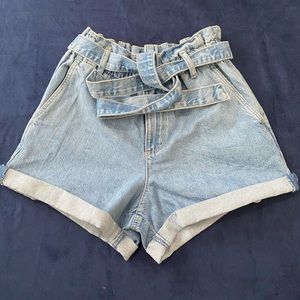 High waisted short with bow